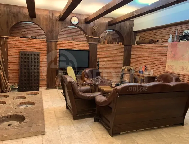 Сдам 3-комн. квартиру 200м² 1/2 эт. Тбилиси - изображение 1