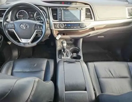 Toyota Highlander 2018 Тбилиси