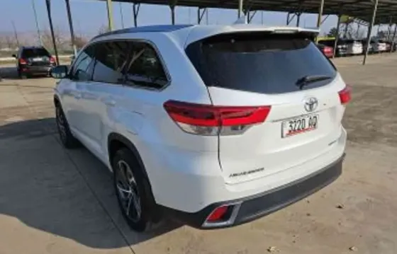 Toyota Highlander 2017 Тбилиси