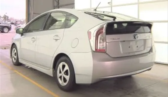 Toyota Prius 2015 თბილისი