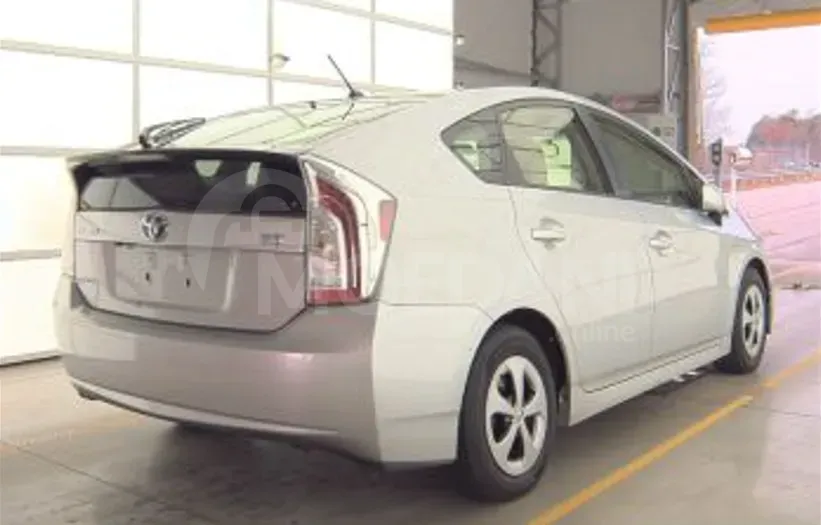 Toyota Prius 1.8L 2015 Тбилиси - изображение 7