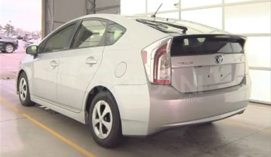 Toyota Prius 1.8L 2015 Тбилиси - изображение 3