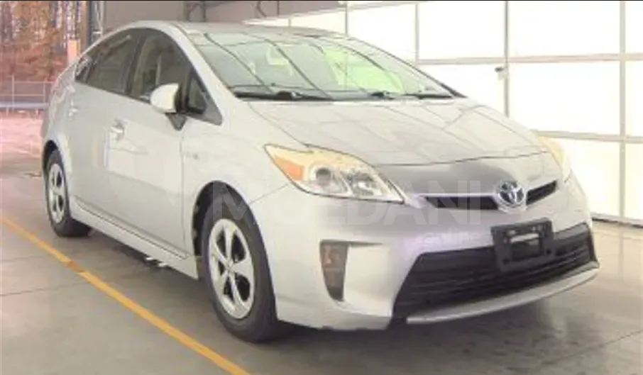 Toyota Prius 1.8L 2015 Тбилиси - изображение 6