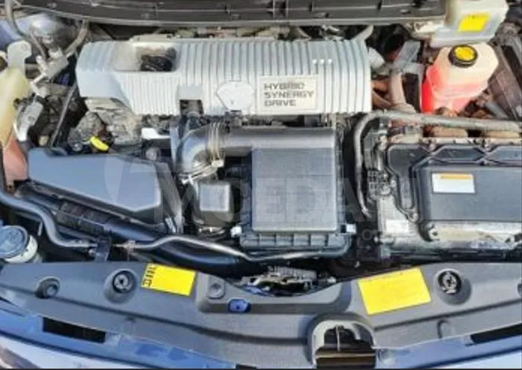 Toyota Prius 1.8L 2014 Тбилиси - изображение 8
