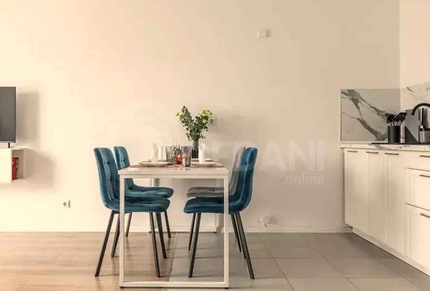 ქირავდება 2 ოთახიანი ბინა 77მ² 10/20 სართ თბილისი - photo 6