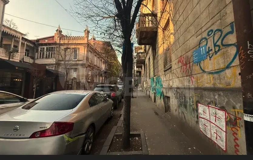 იყიდება 3 ოთახიანი ბინას 140მ² 3/3 სართ თბილისი - photo 12