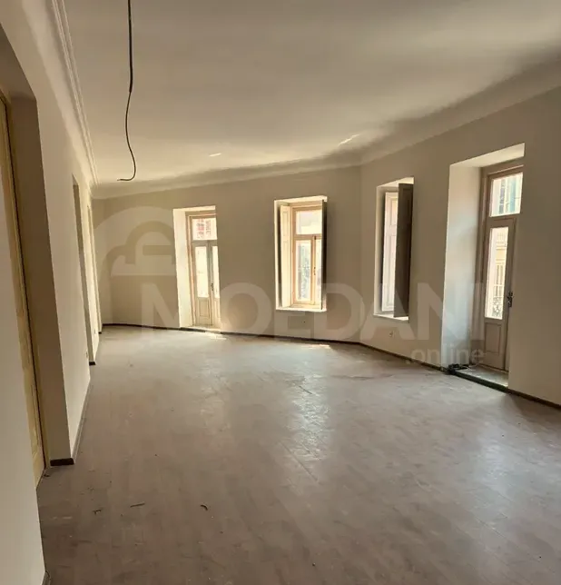 Сдается универсальное коммерческое помещение на Мтацминда Тбилиси - изображение 1