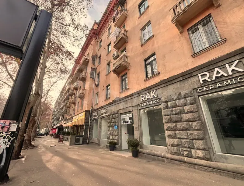 Сдается универсальное коммерческое помещение на Сабуртало Тбилиси - изображение 1