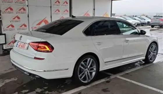 Volkswagen Passat 1.8 2017 Тбилиси