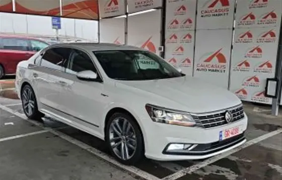 Volkswagen Passat 1.8 2017 Тбилиси