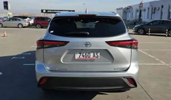 Toyota Highlander 2023 თბილისი