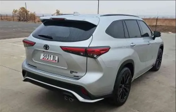 Toyota Highlander 2023 თბილისი