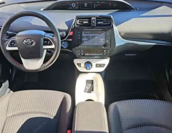 Toyota Prius 2016 Тбилиси