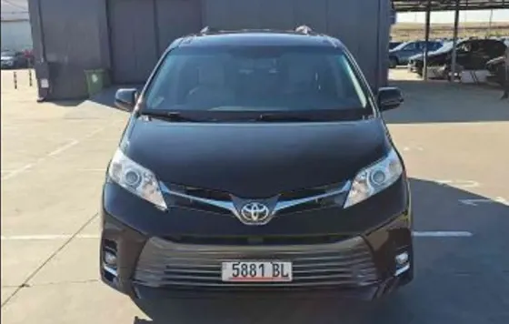 Toyota Sienna 2015 Тбилиси