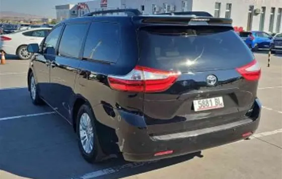 Toyota Sienna 2015 Тбилиси