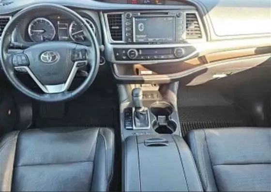 Toyota Highlander 2018 Тбилиси