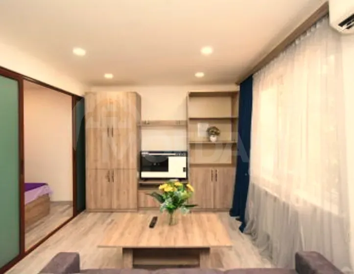 ქირავდება 2 ოთახიანი ბინა დღიურად თბილისში  60მ² 6/10 სართ თბილისი - photo 1