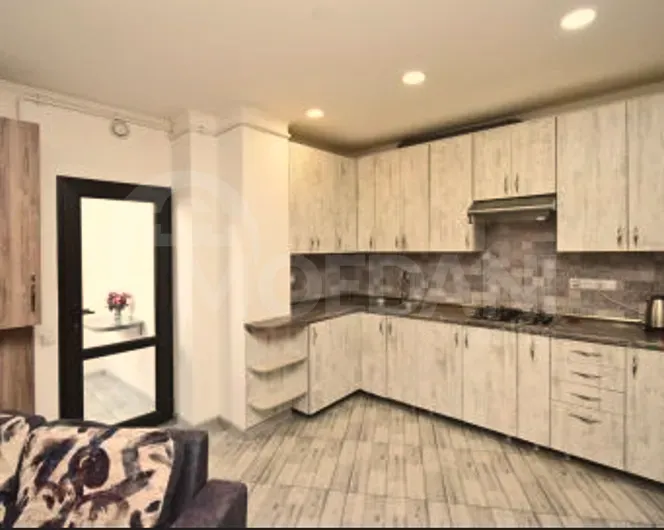 ქირავდება 2 ოთახიანი ბინა დღიურად თბილისში  60მ² 6/10 სართ თბილისი - photo 9