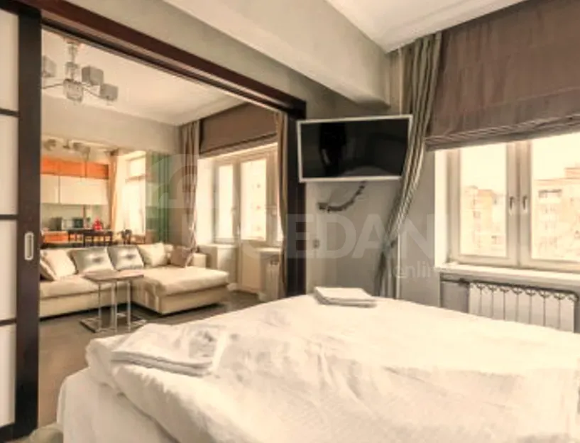 ქირავდება 2 ოთახიანი ბინა დღიურად თბილისში  55მ² 7/19 სართ თბილისი - photo 5