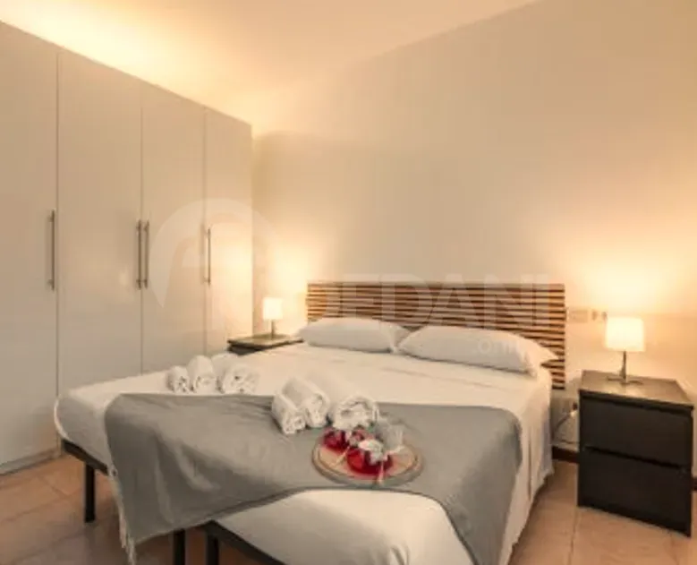 Сдам 2-комн. квартиру на сутки в Тбилиси  65м² 5/7 эт. Тбилиси - изображение 1