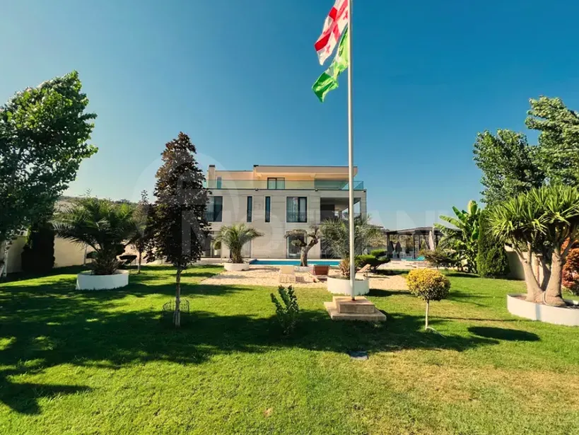 ქირავდება სახლი 1430м² თბილისი - photo 1