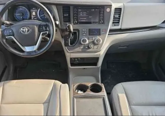 Toyota Sienna 2018 თბილისი