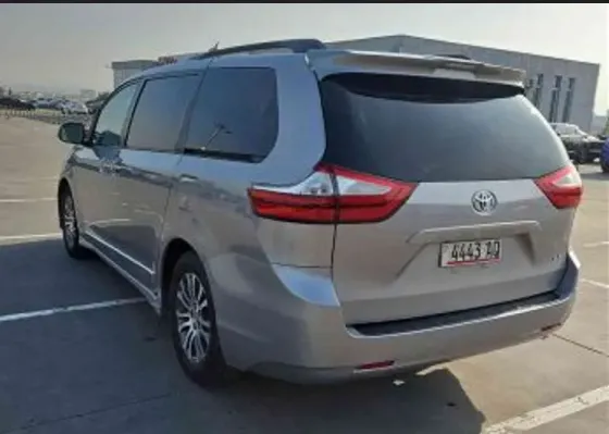 Toyota Sienna 2018 თბილისი