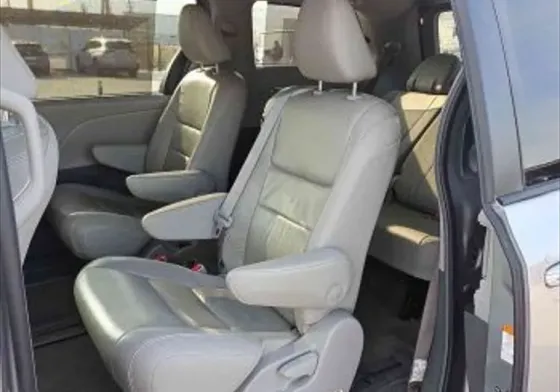 Toyota Sienna 2018 თბილისი