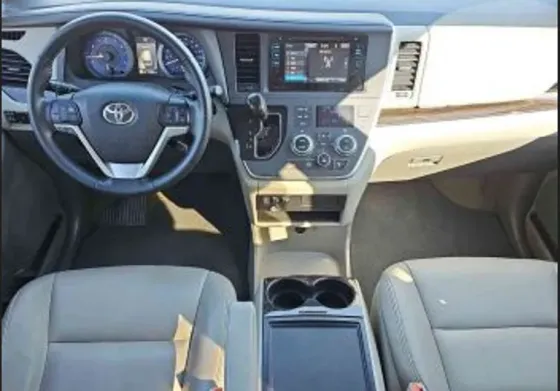 Toyota Sienna 2015 თბილისი