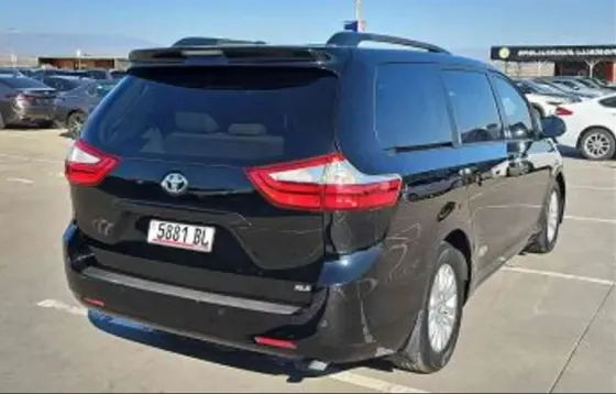 Toyota Sienna 2015 თბილისი