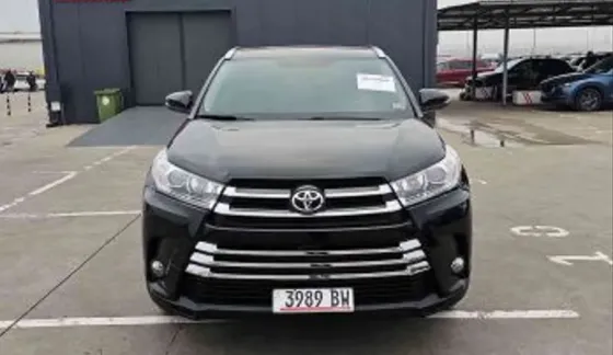 Toyota Highlander 2015 თბილისი