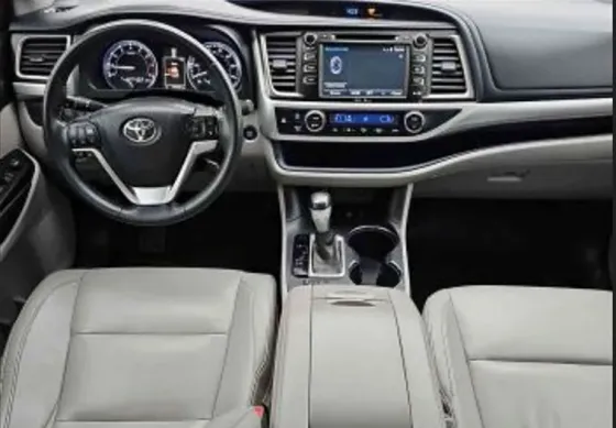 Toyota Highlander 2015 თბილისი