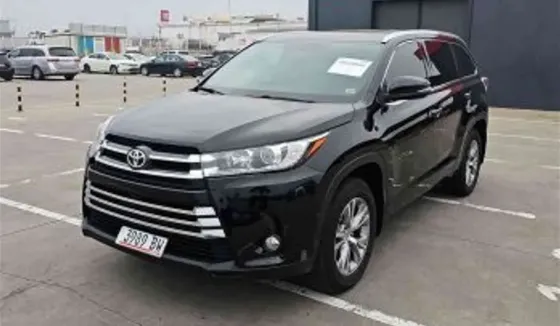 Toyota Highlander 2015 თბილისი