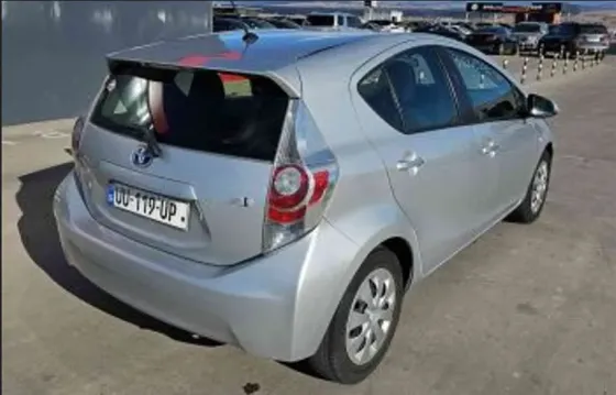 Toyota Prius C 2014 თბილისი