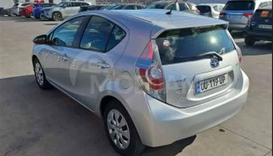 Toyota Prius C 1.5L 2014 Тбилиси - изображение 6