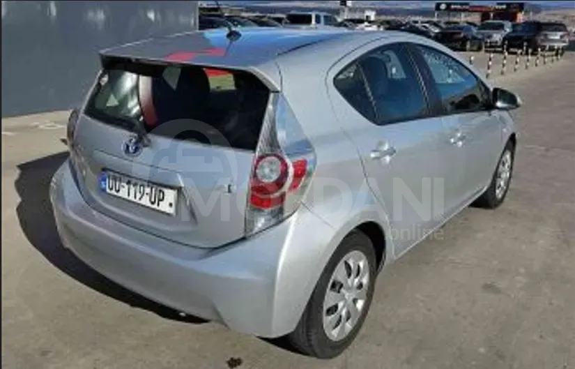 Toyota Prius C 1.5L 2014 Тбилиси - изображение 4
