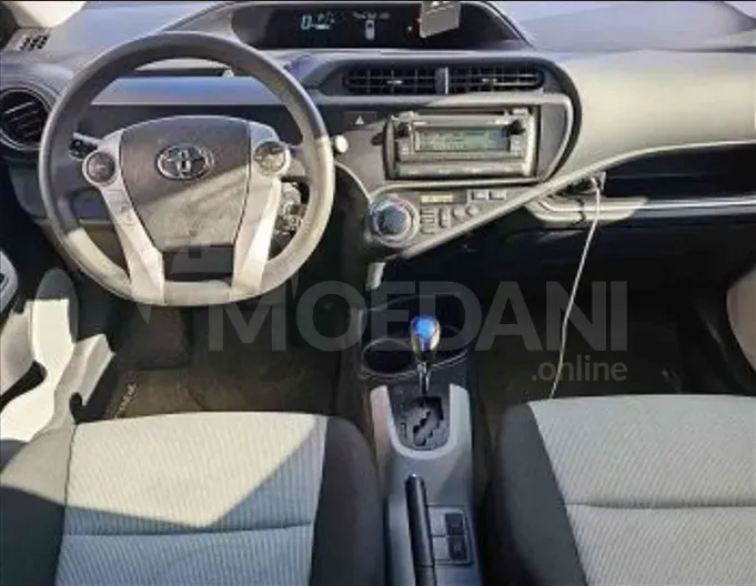 Toyota Prius C 1.5L 2014 Тбилиси - изображение 7