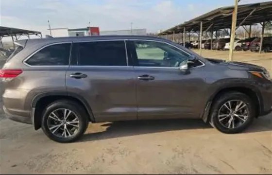 Toyota Highlander 2017 თბილისი