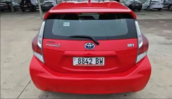 Toyota Prius C 2015 თბილისი