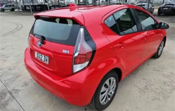 Toyota Prius C 2015 თბილისი