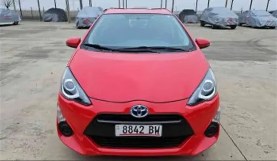 Toyota Prius C 2015 თბილისი