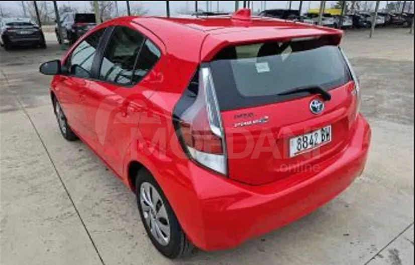 Toyota Prius C 1.5L 2015 Тбилиси - изображение 6