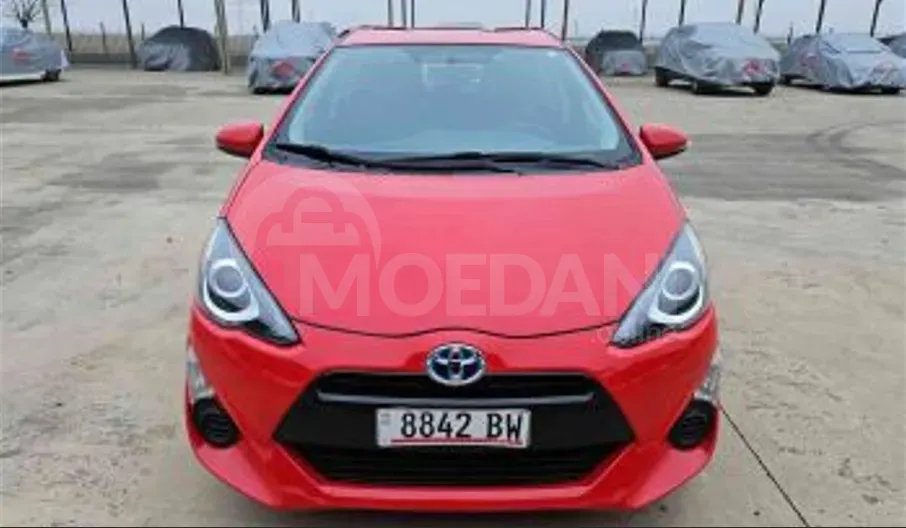 Toyota Prius C 1.5L 2015 Тбилиси - изображение 1