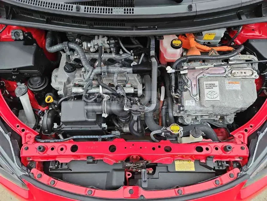 Toyota Prius C 1.5L 2015 Тбилиси - изображение 8