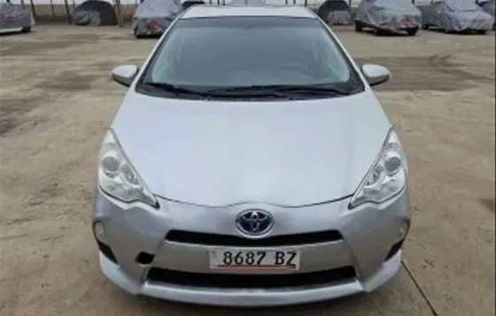 Toyota Prius C 2014 თბილისი