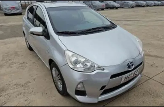 Toyota Prius C 2014 თბილისი