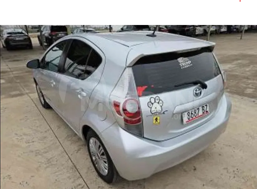 Toyota Prius C 1.5L 2014 Тбилиси - изображение 4