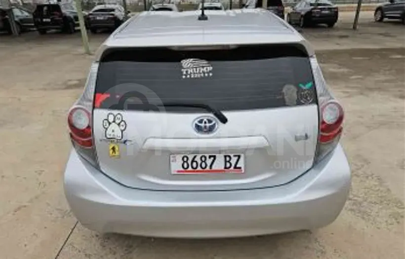 Toyota Prius C 1.5L 2014 Тбилиси - изображение 3