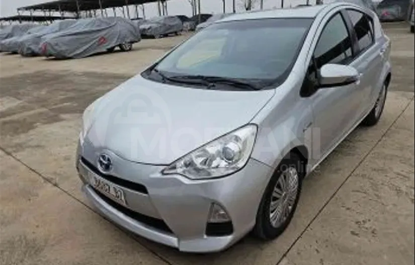Toyota Prius C 1.5L 2014 Тбилиси - изображение 2