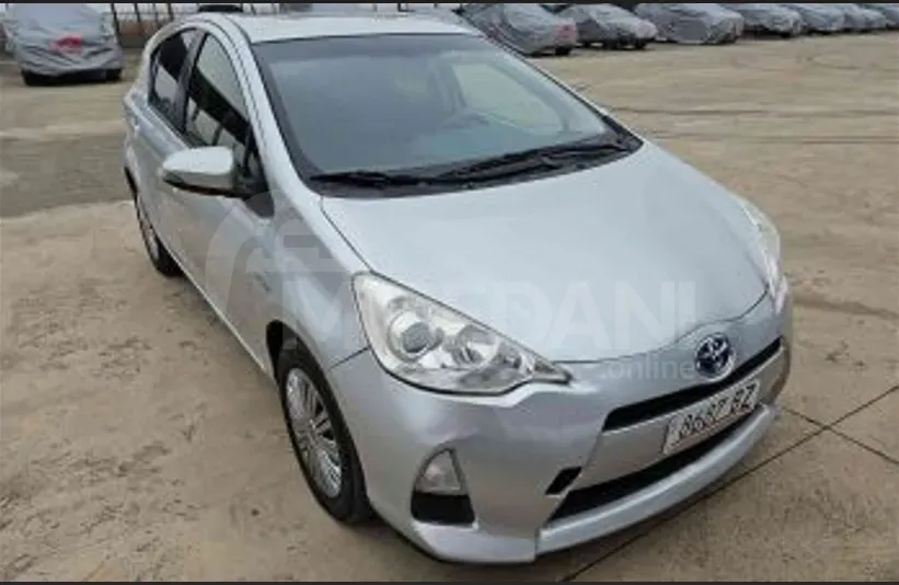 Toyota Prius C 1.5L 2014 Тбилиси - изображение 5
